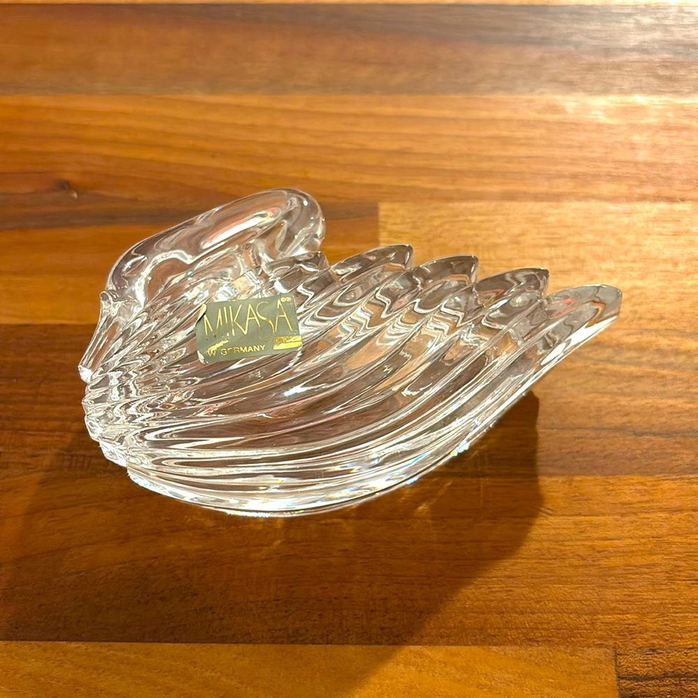 NEW Mikasa Natures Song Swan Covered Box, Crystal